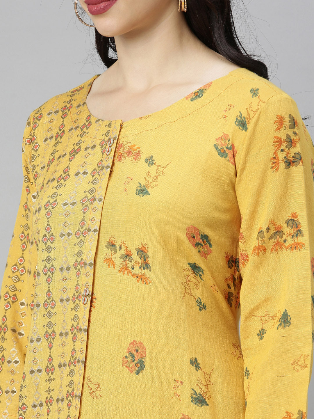 Neerus Yellow printed high-low kurta - detail view 4