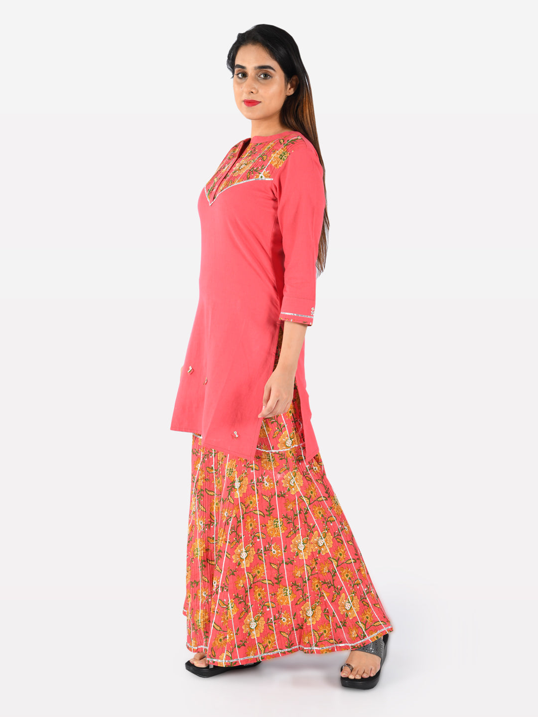 Neerus Pink cotton printed straight kurta - detail view 2