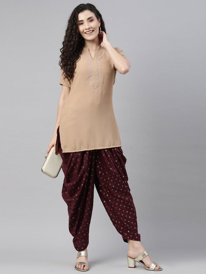Neerus Maroon lorex dhoti pants - detail view 1