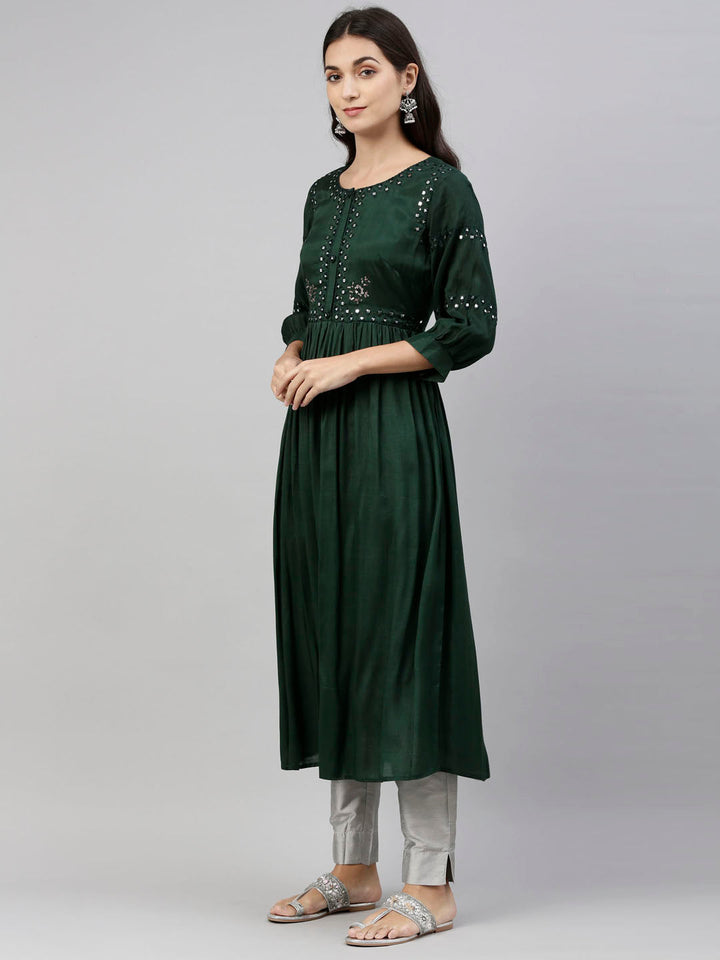 Neerus Green shantoon printed kurti tunic - detail view 1