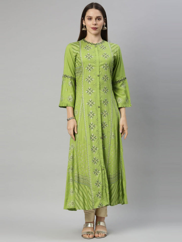 Neerus Green slub cotton printed straight dress - front view
