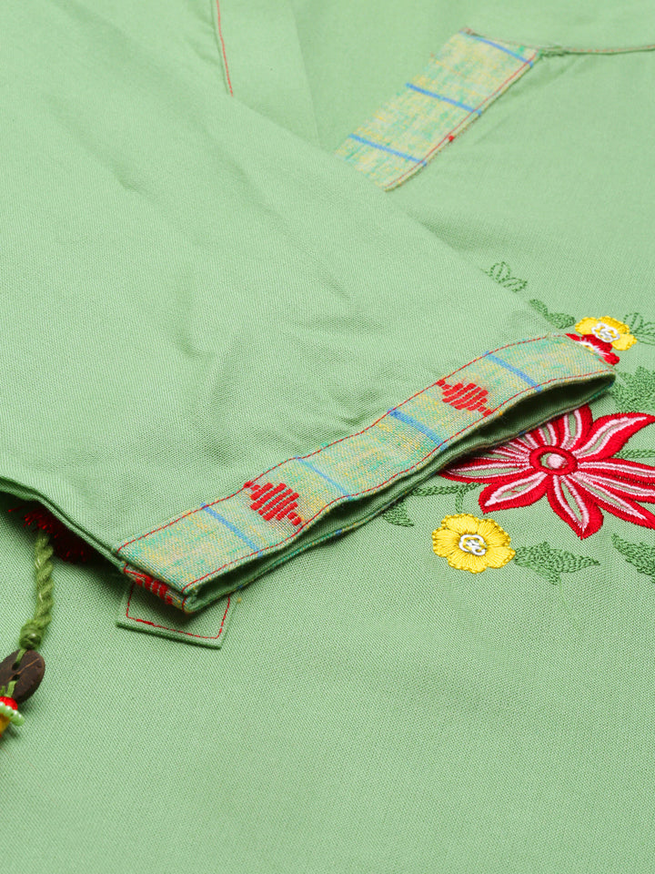 Neerus Green viscose rayon printed kurti - detail view 4
