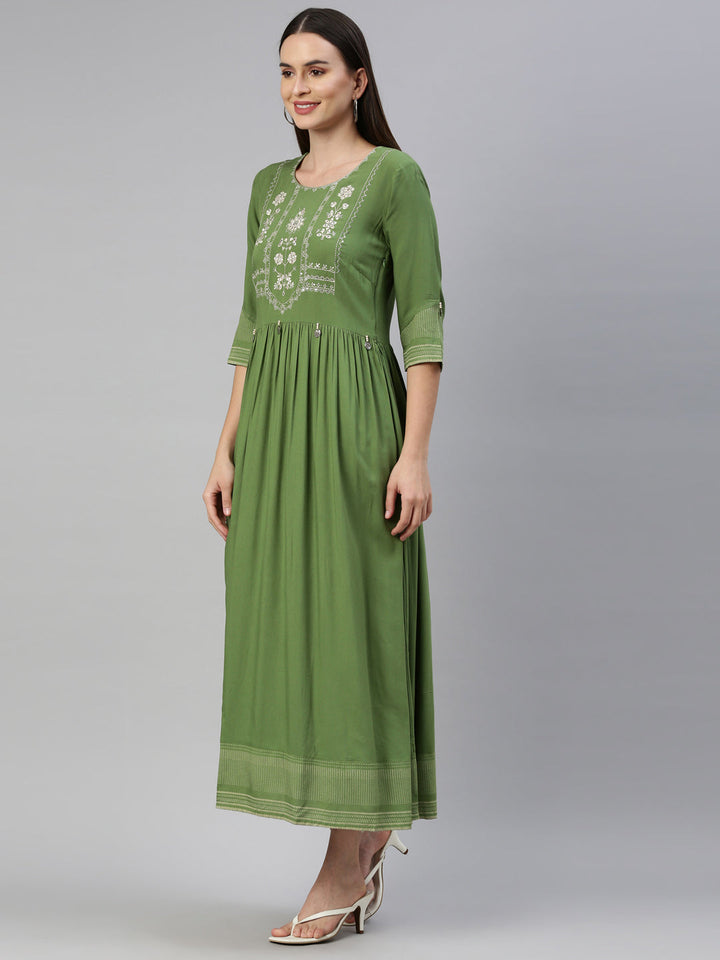 Neerus Green viscose rayon thread embroidered anarkali kurti - side view