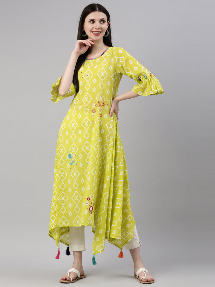 Neerus Yellow muslin printed kurti A-line - detail view 3