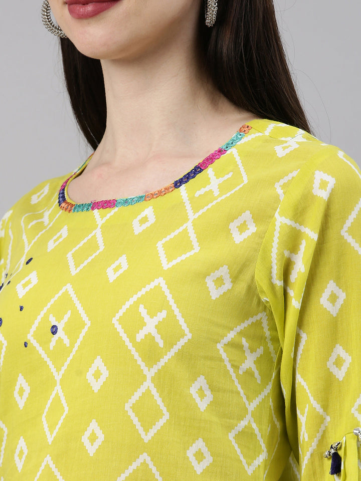 Neerus Yellow muslin printed kurti A-line - detail view 5