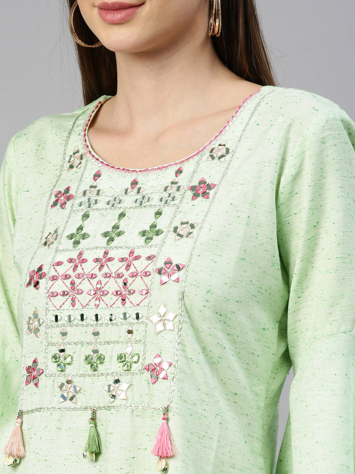 Neerus Green cotton woven kurti geometric yoke design - detail view 5