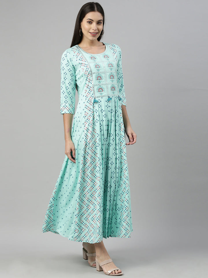 Neerus Green viscose rayon printed anarkali kurti - side view