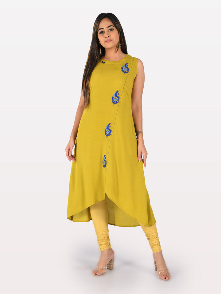Neerus Green rayon embroidered high-low kurta - detail view 3