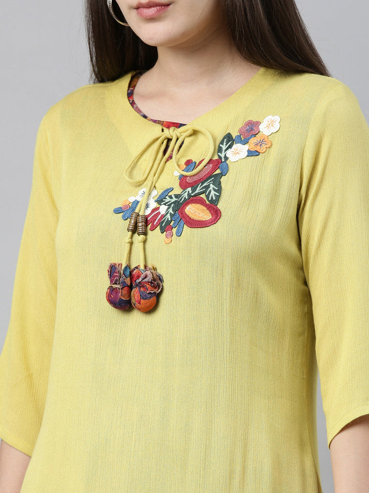 Neerus Yellow embroidered straight kurta - detail view 3