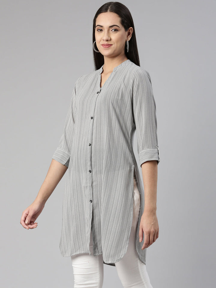 Neerus Grey cotton printed kurti with mandarin collar - back view