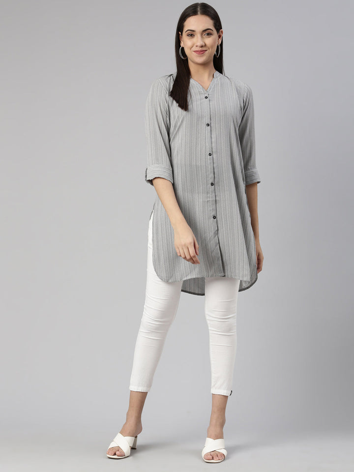Neerus Grey cotton printed kurti with mandarin collar - front view