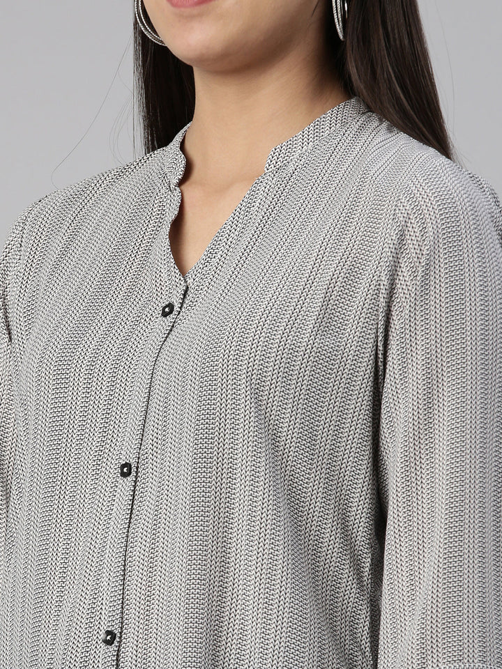 Neerus Grey cotton printed kurti with mandarin collar - detail view 1