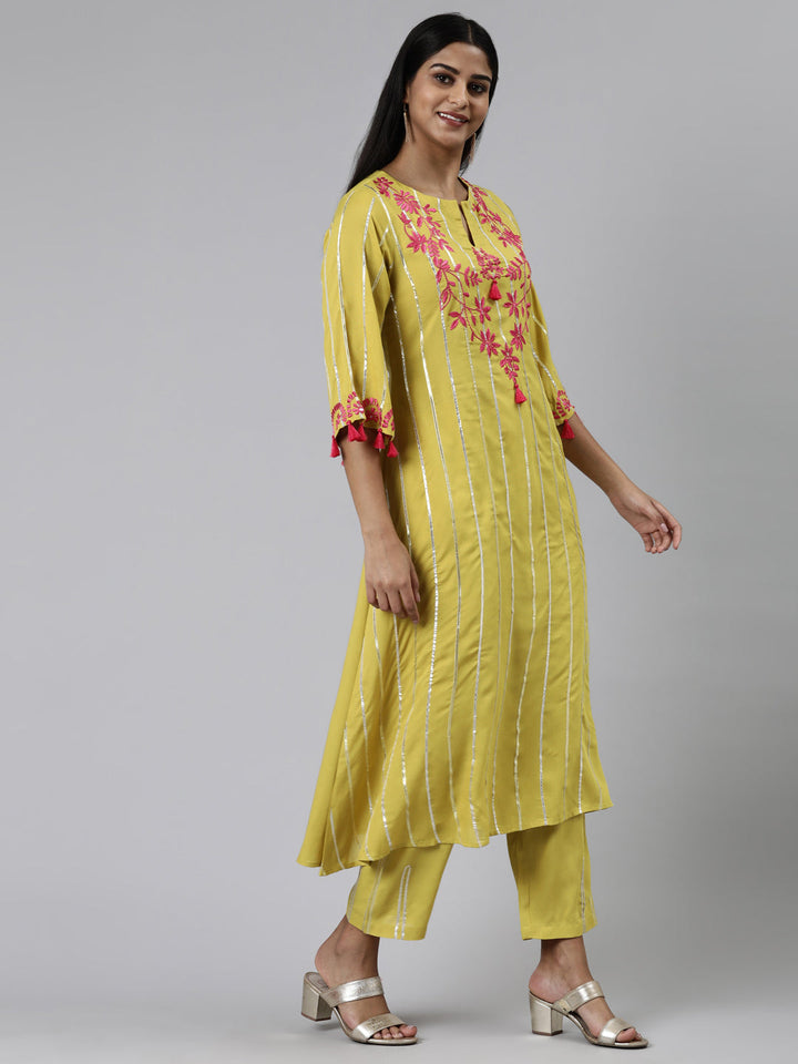 Neerus Green viscose rayon thread embroidered anarkali kurta set - back view