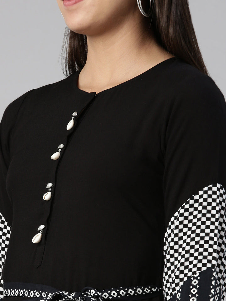 Neerus Black cotton straight kurta with round neck - detail view 1