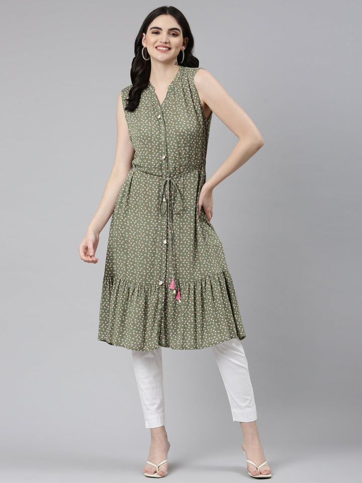 Neerus Green rayon printed straight dress - detail view 2