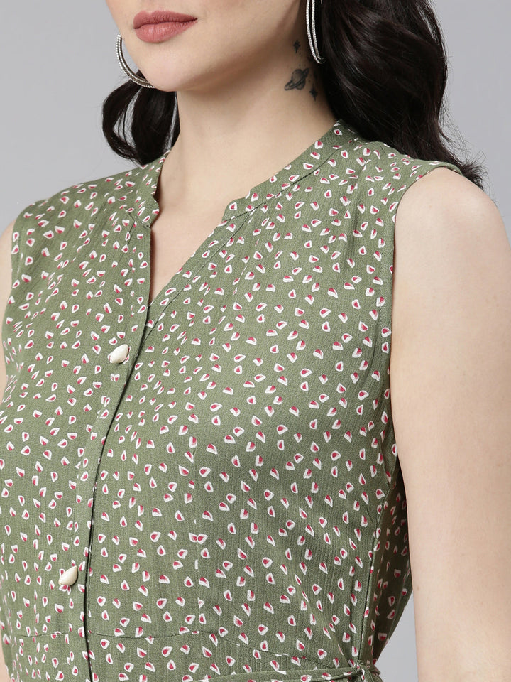 Neerus Green rayon printed straight dress - detail view 1