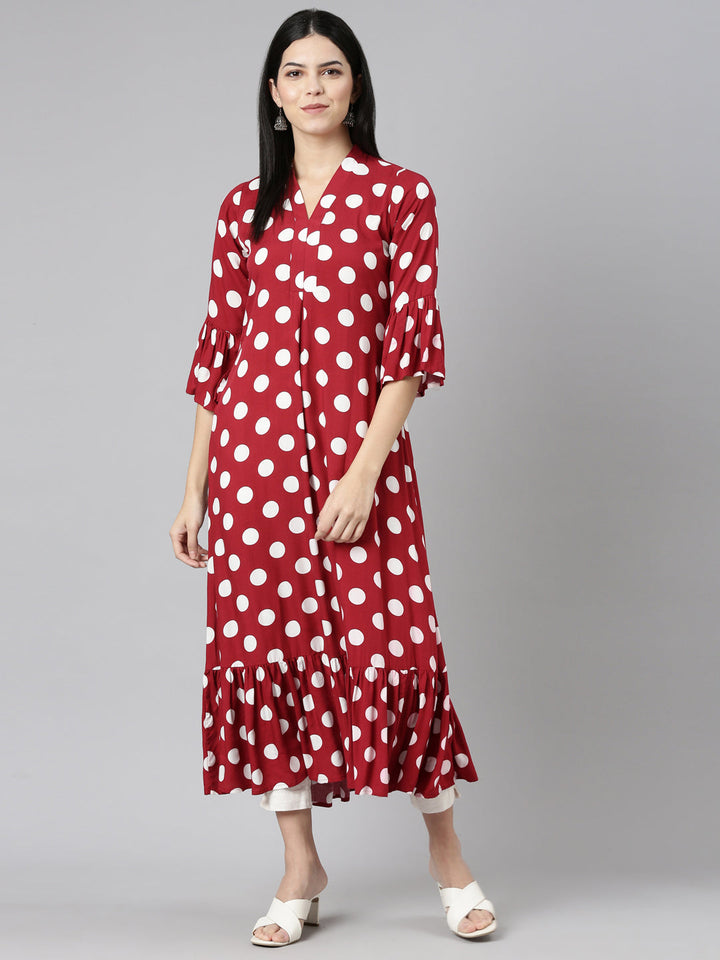 Neerus Maroon rayon printed straight kurti - detail view 2