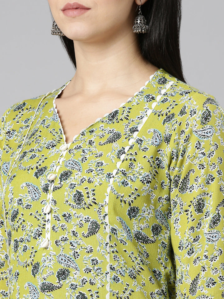 Neerus Green Rayon Printed Straight Kurti - detail view 1