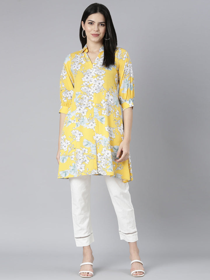 Neerus Yellow rayon printed kurta set with trousers - detail view 2