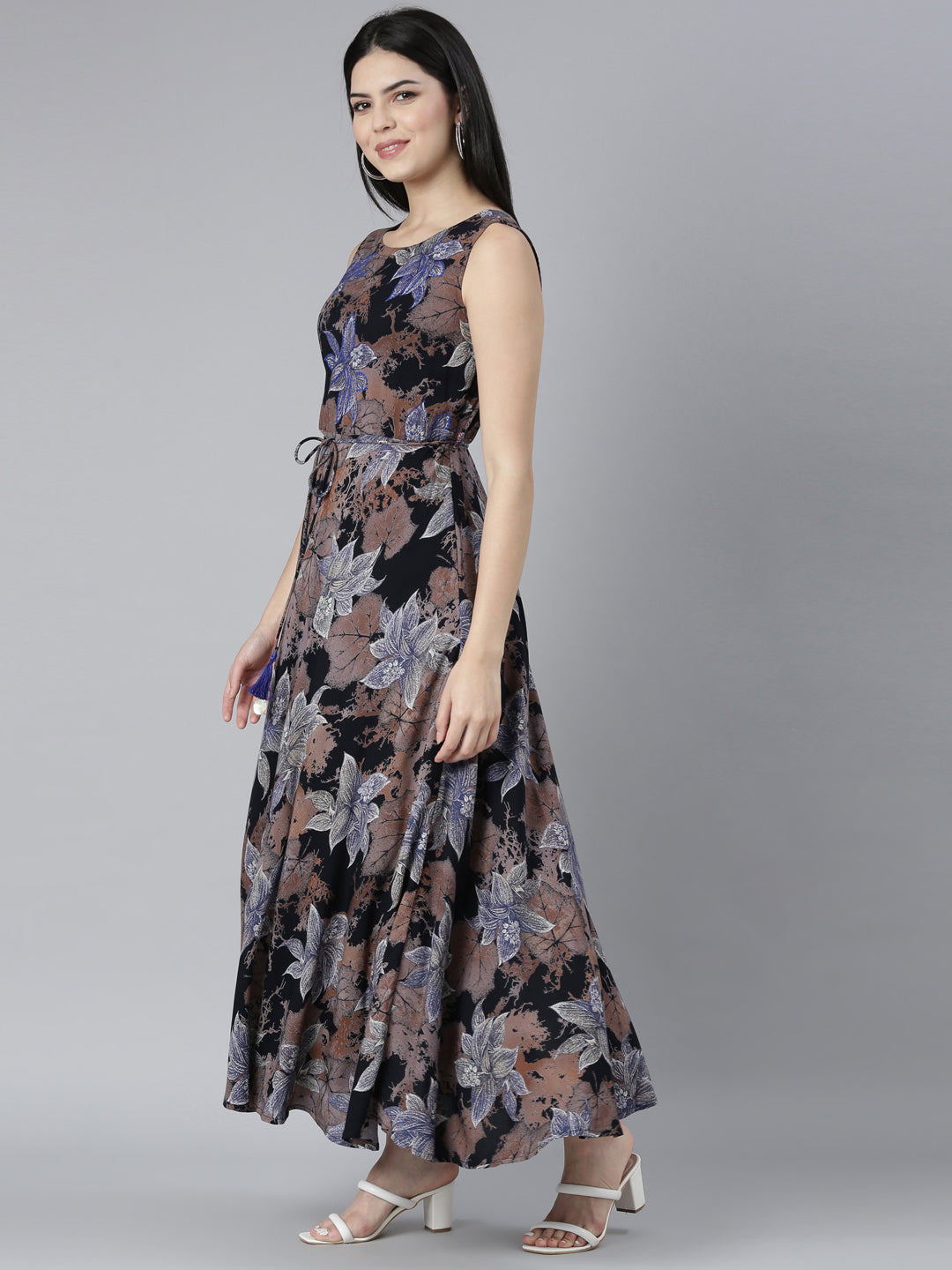 Neerus Blue printed floral flared dress - back view