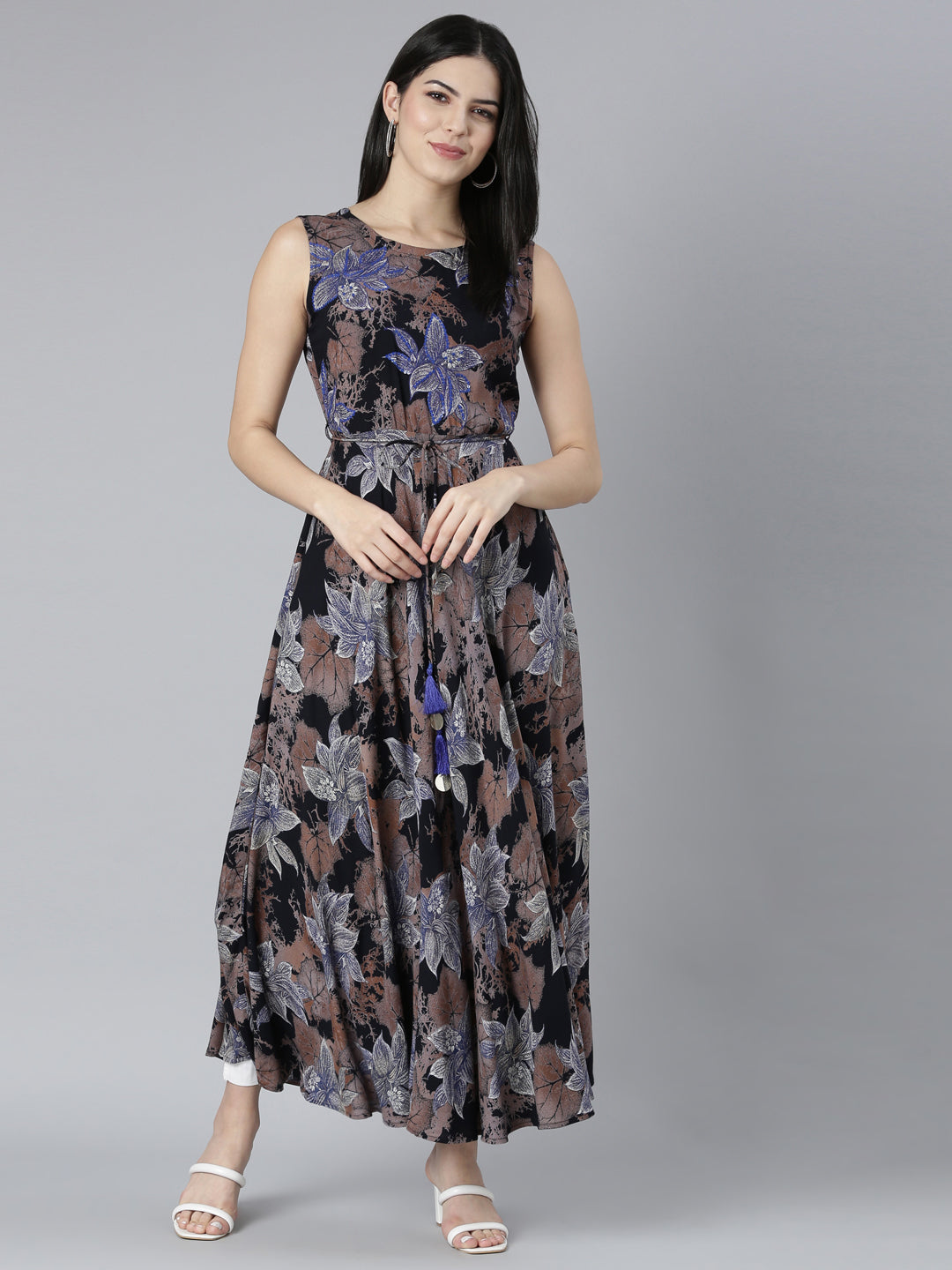 Neerus Blue printed floral flared dress - detail view 2