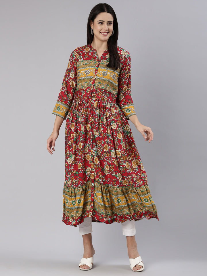 Neerus Red rayon printed floral straight dress - detail view 2