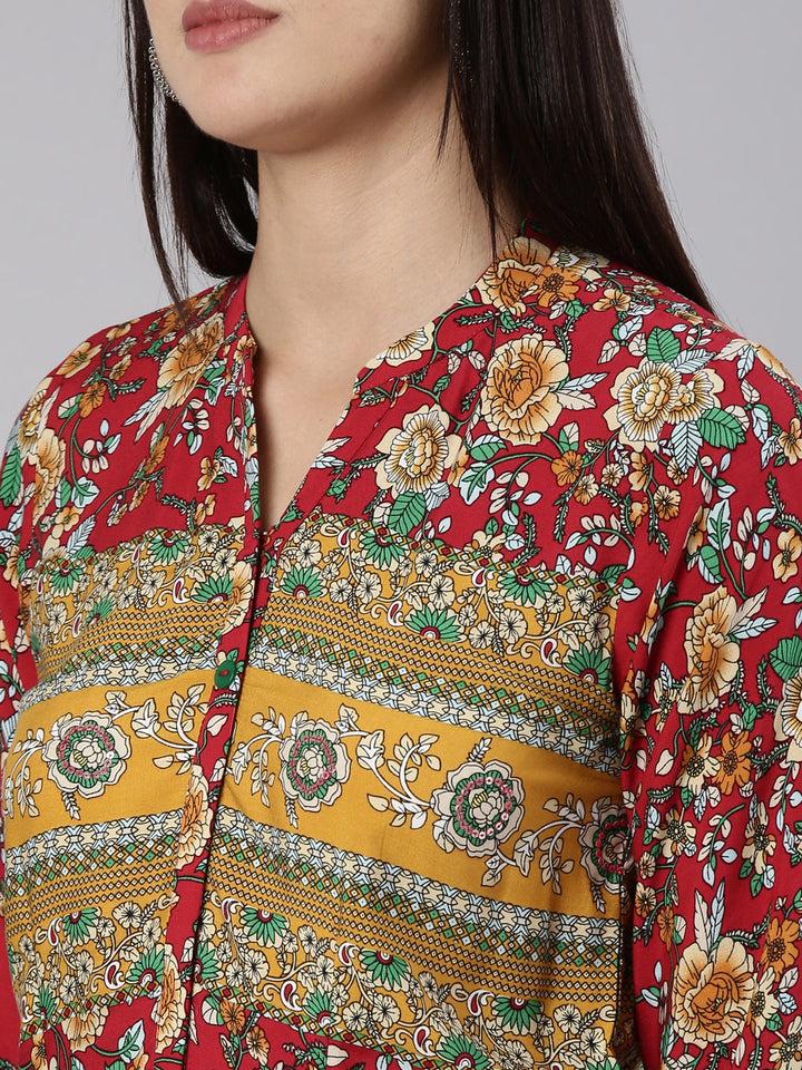 Neerus Red rayon printed floral straight dress - detail view 1