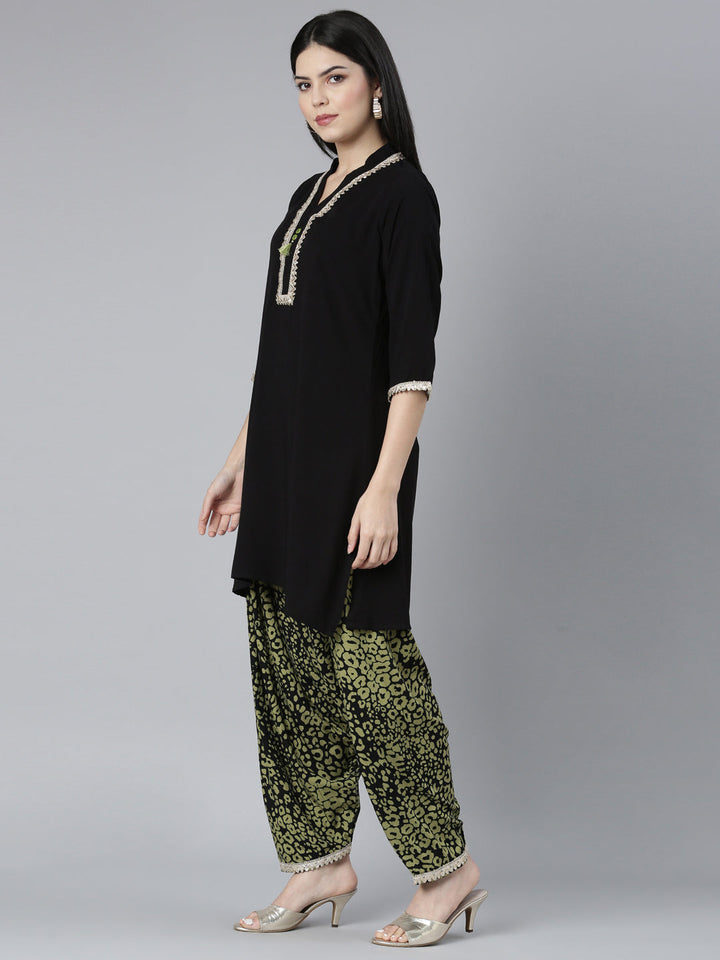 Neerus Black rayon solid kurta set - back view