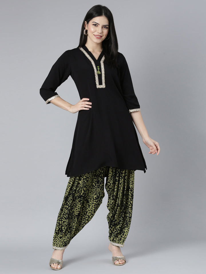 Neerus Black rayon solid kurta set - detail view 2