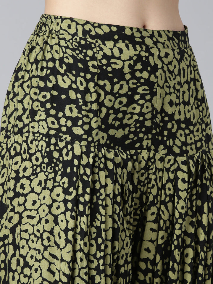 Neerus Black rayon solid kurta set - detail view 3