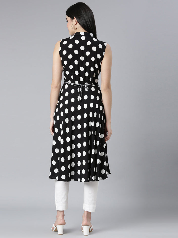 Neerus Black rayon printed kurti - side view