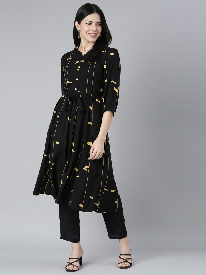Neerus Black rayon printed maxi dress - detail view 2