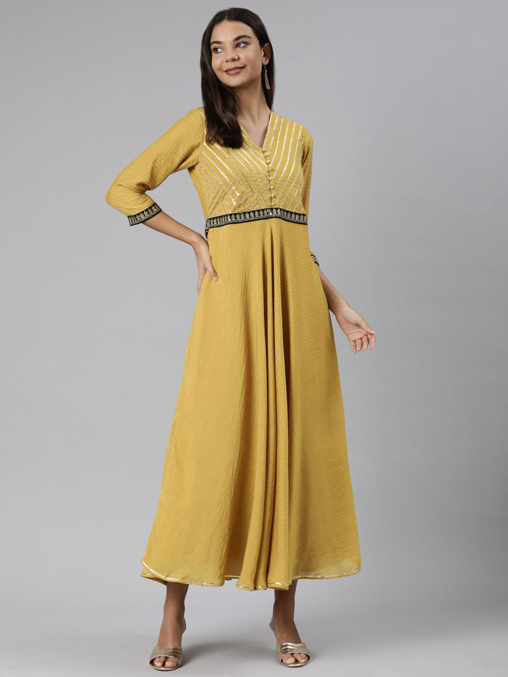 Neerus Green shantoon solid straight dress - detail view 2