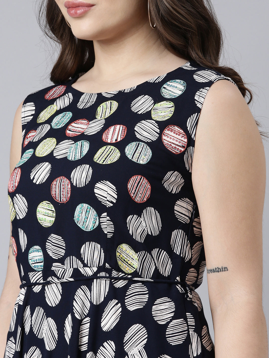 Neerus Blue floral printed maxi dress - detail view 1