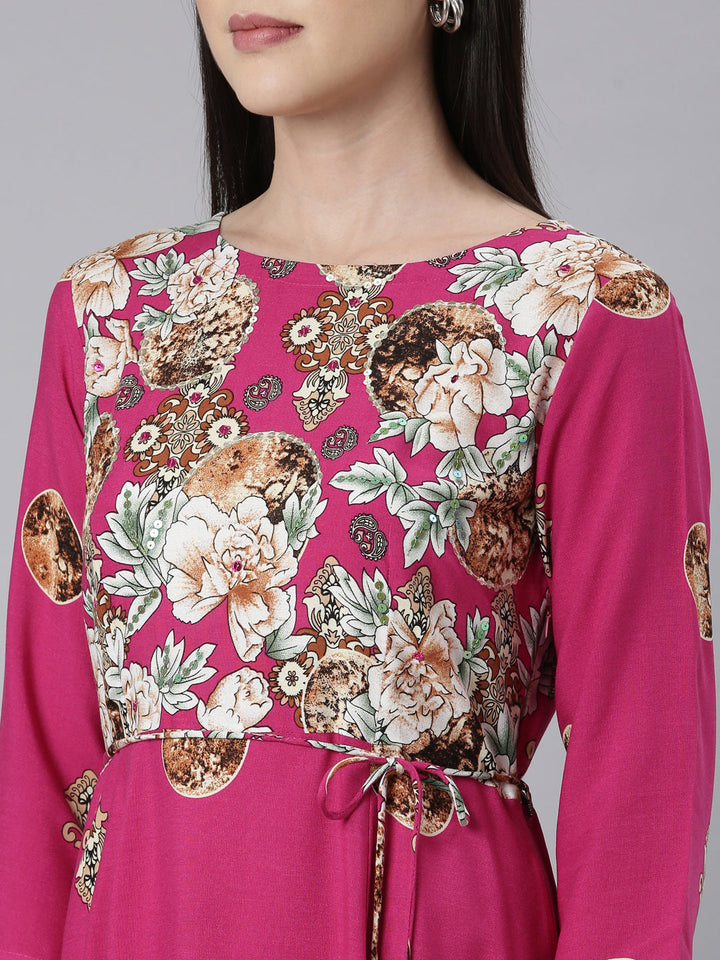 Neerus Pink rayon printed floral maxi dress - detail view 2
