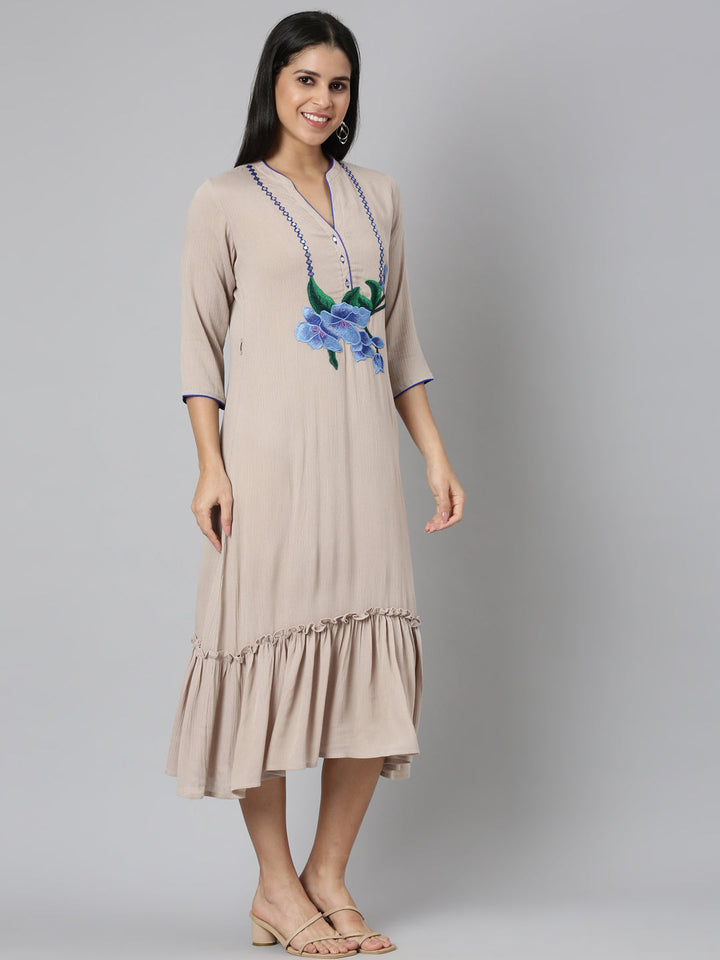 Neerus Beige chiffon solid straight kurta - back view