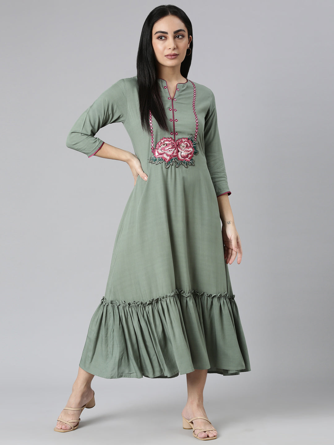 Neerus Green chiffon flared maxi dress - detail view 2