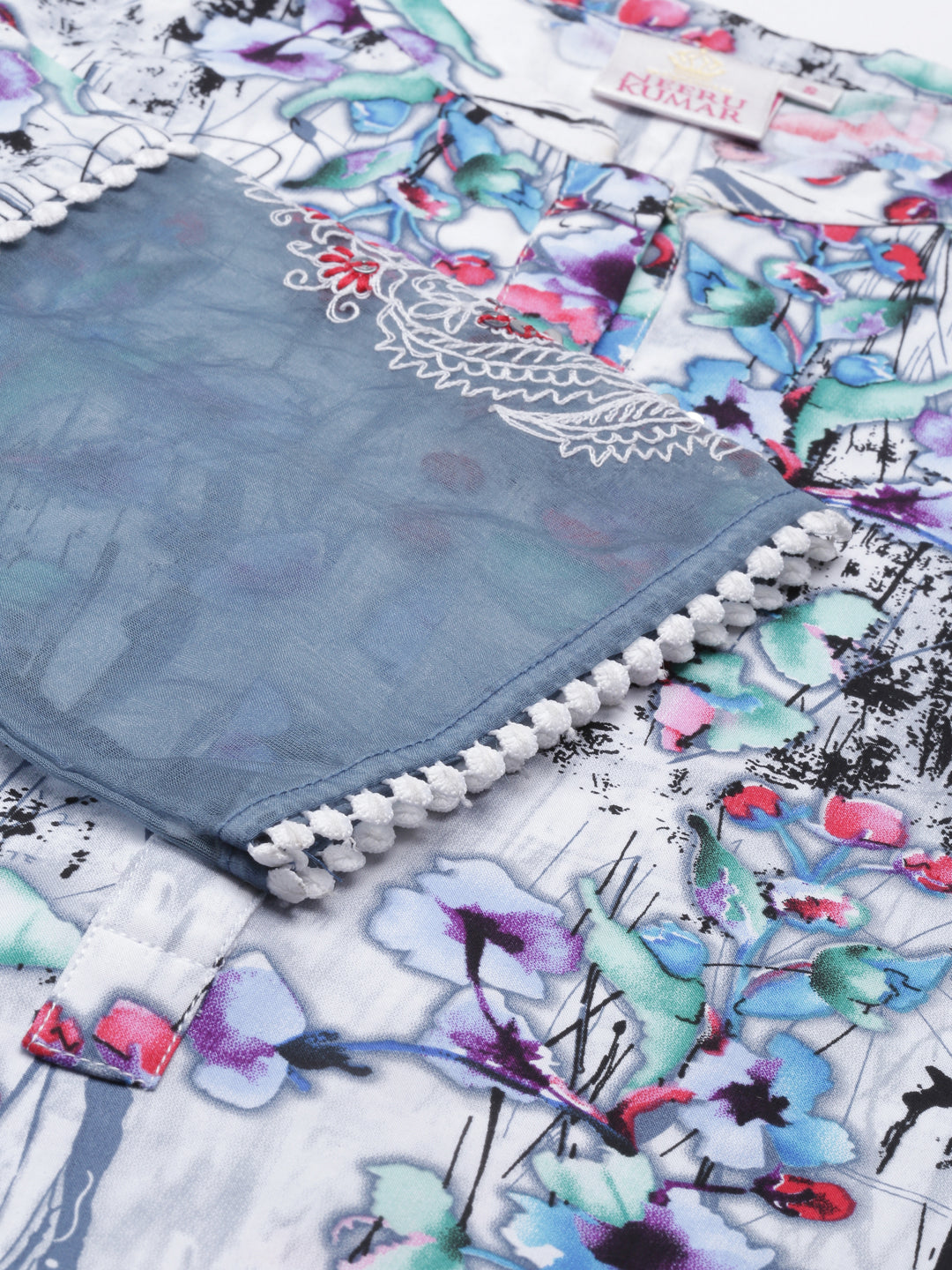 Neerus White rayon solid kurta - detail view 4