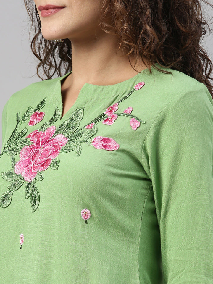 Neerus Green rayon solid straight kurta - side view