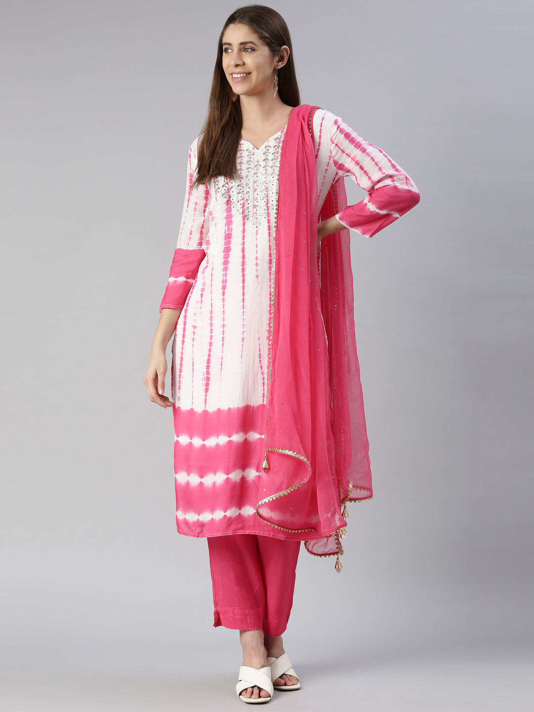 Neerus Pink muslin printed kurta set with trouser and dupatta - detail view 2