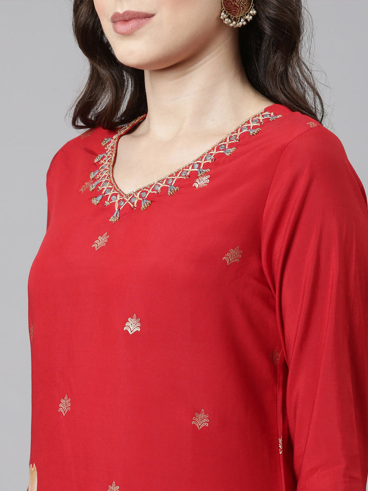 Neerus Red Casual Floral Straight Kurta and Trousers With Dupatta