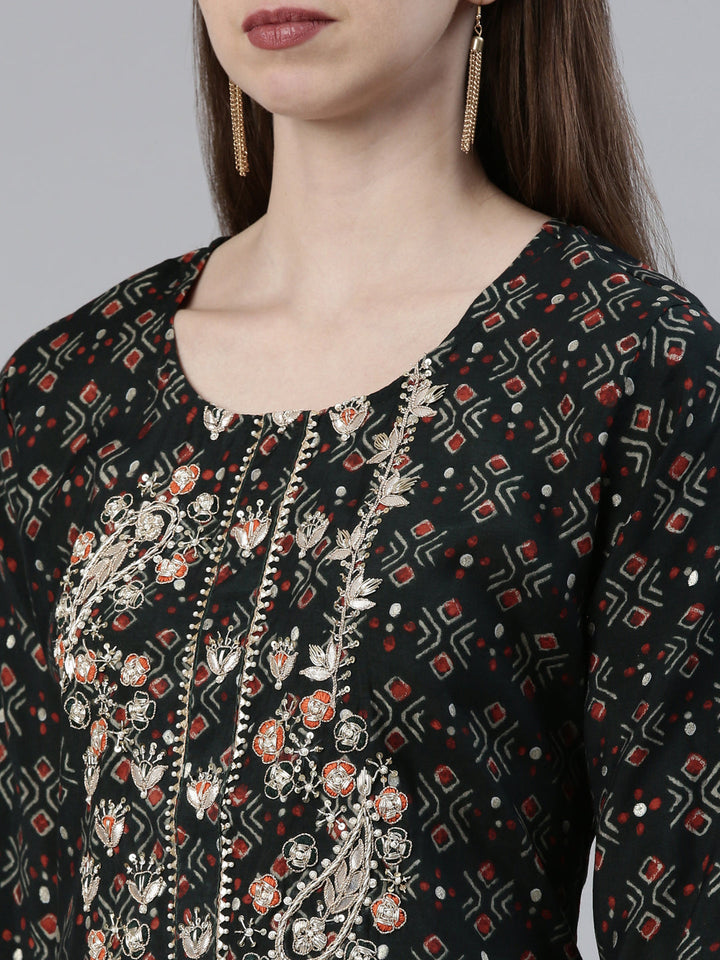 Neerus Green cotton printed kurta set with trouser and dupatta - detail view 1