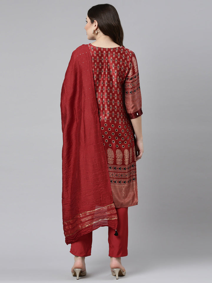 Neerus Maroon printed straight kurta set - side view