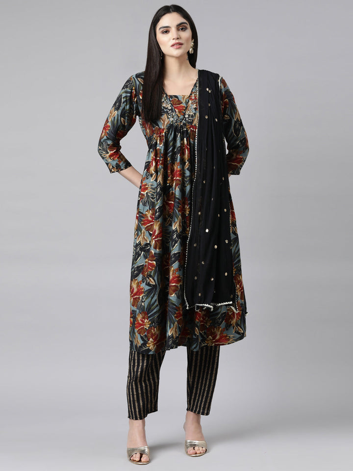 Neerus Grey printed floral suit set - detail view 2