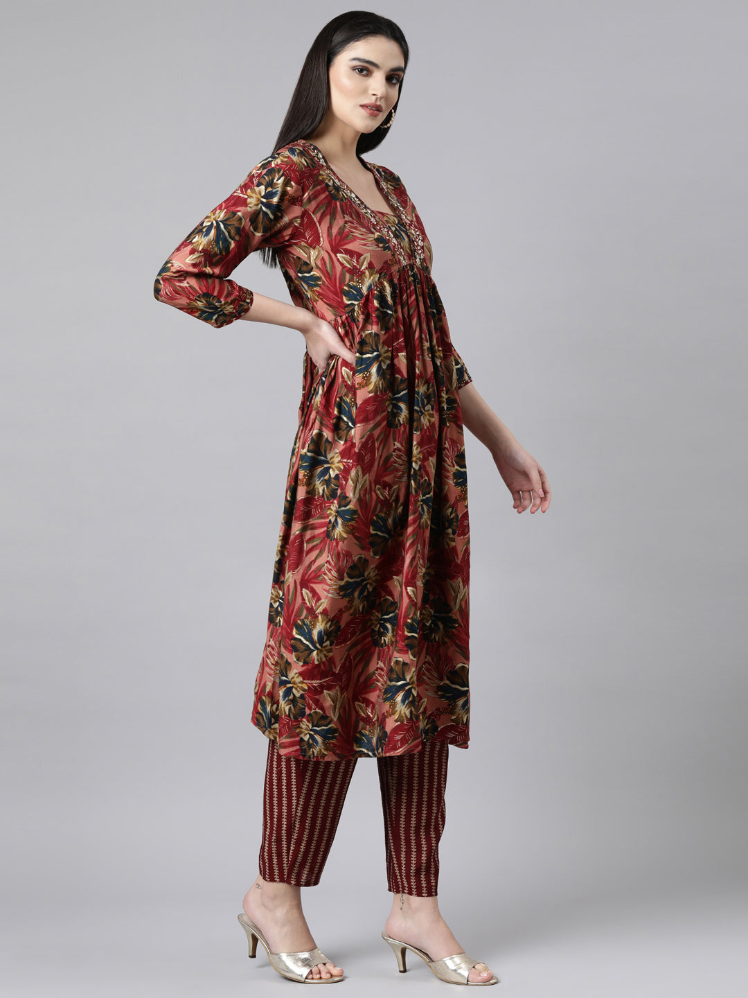 Neerus Pink floral printed straight suit set - back view