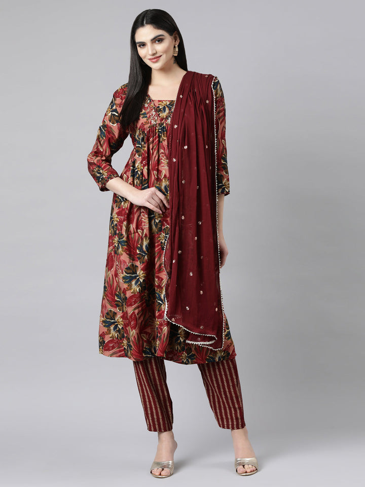 Neerus Pink floral printed straight suit set - detail view 2