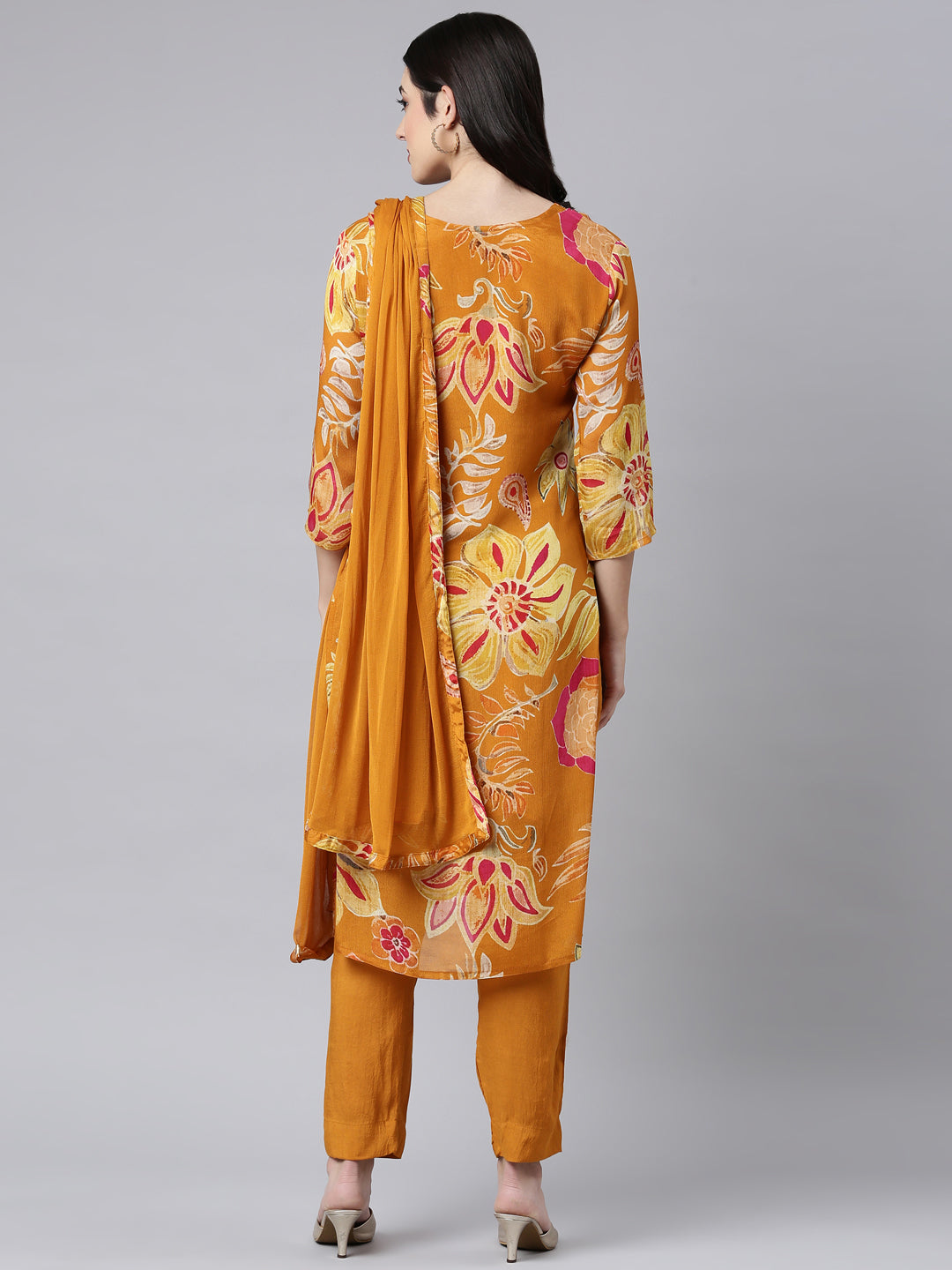 Neerus Gold Chinon Printed Suit Set - back view