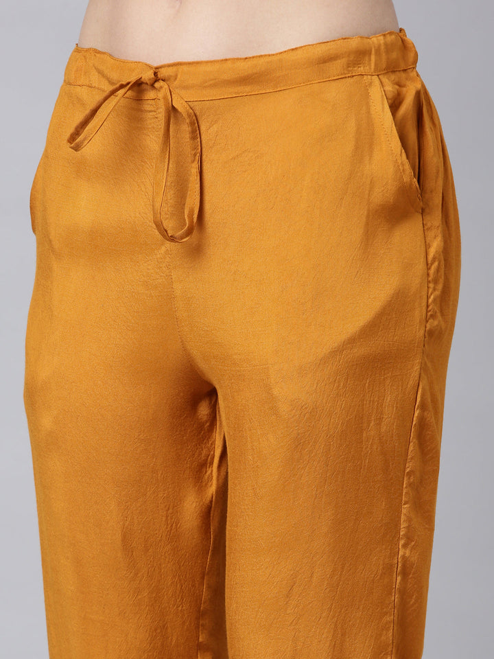 Neerus Gold Chinon Printed Suit Set - detail view 2