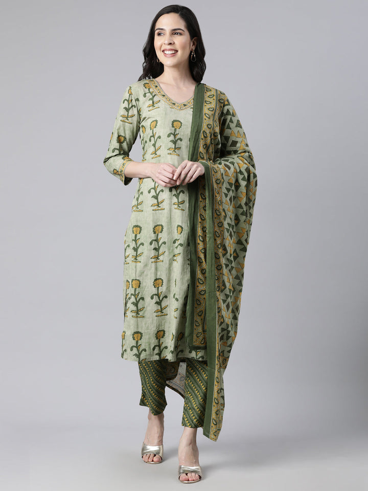 Neerus Green cotton printed suit set - front view