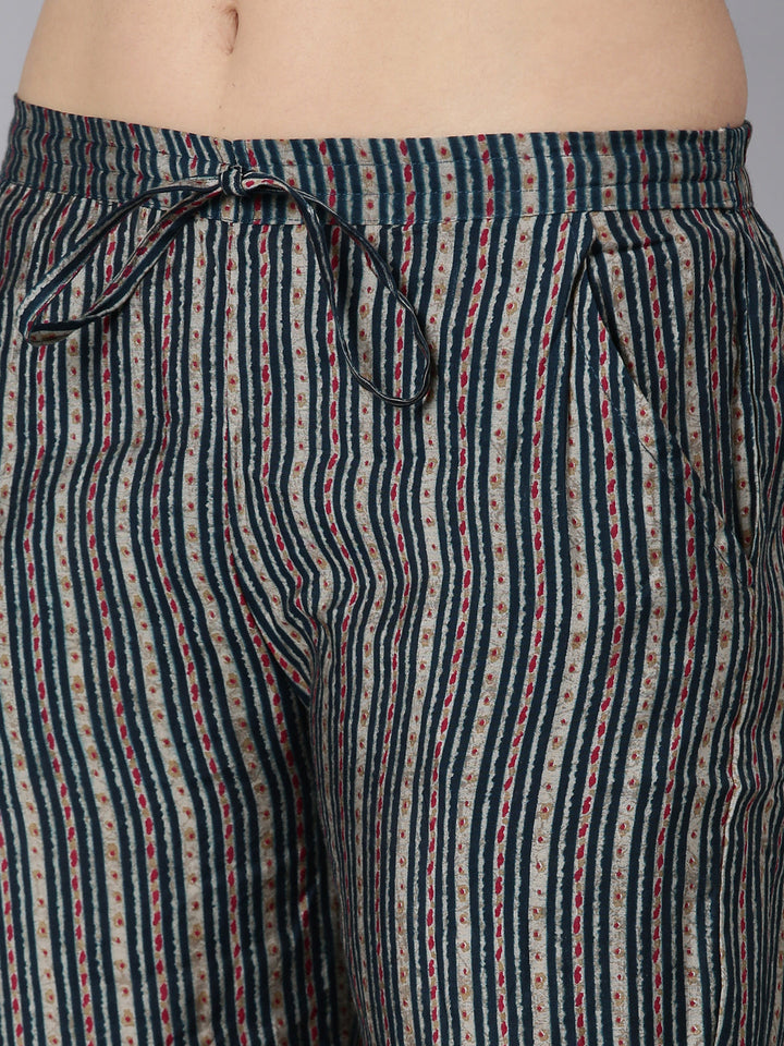 Neerus Blue printed floral suit set - detail view 3